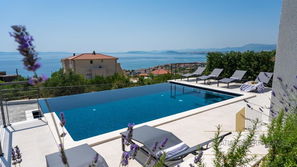 Villa di lusso con vista panoramica sul mare nelle vicinanze di Spalato!