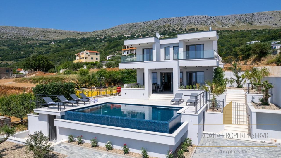 Villa di lusso con vista panoramica sul mare nelle vicinanze di Spalato!