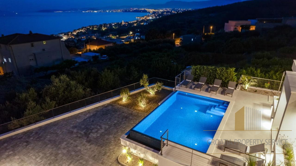 Villa di lusso con vista panoramica sul mare nelle vicinanze di Spalato!