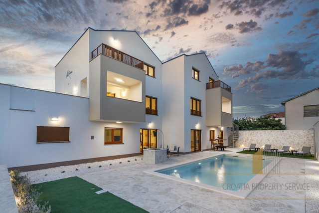 Čudovita vila na izjemni lokaciji 50 m od morja - Kaštela!