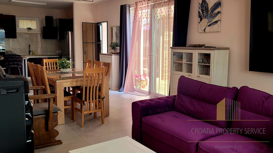 Luxury villa with a beautiful sea view in the vicinity of Trogir!
