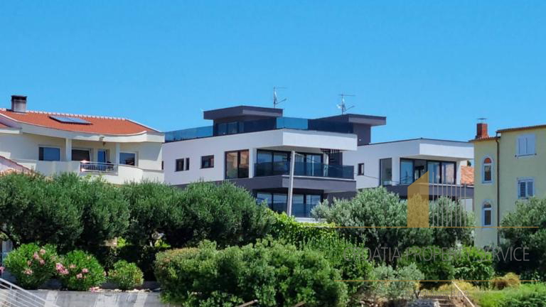 Luksuzni penthouse s krovnom terasom u okolici Zadra!