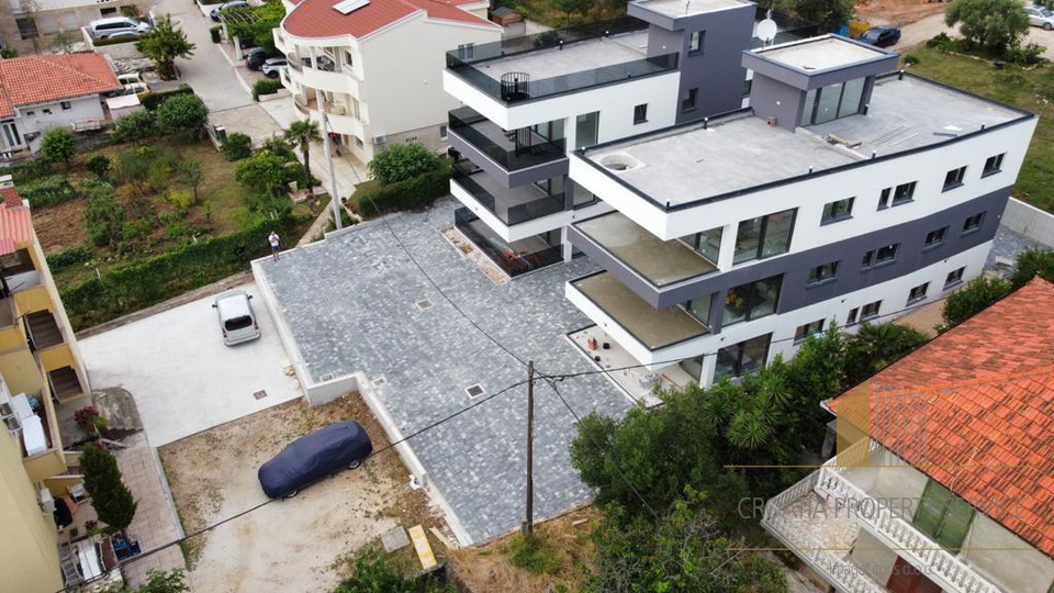 Luksuzni penthouse s krovnom terasom u okolici Zadra!