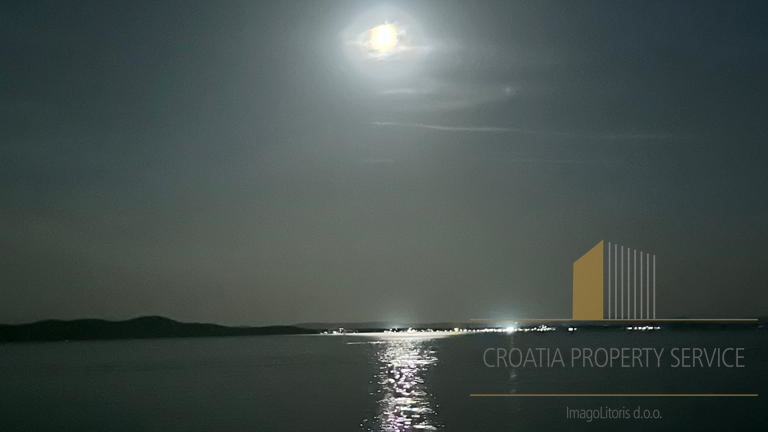Luksuzni penthouse s krovnom terasom u okolici Zadra!