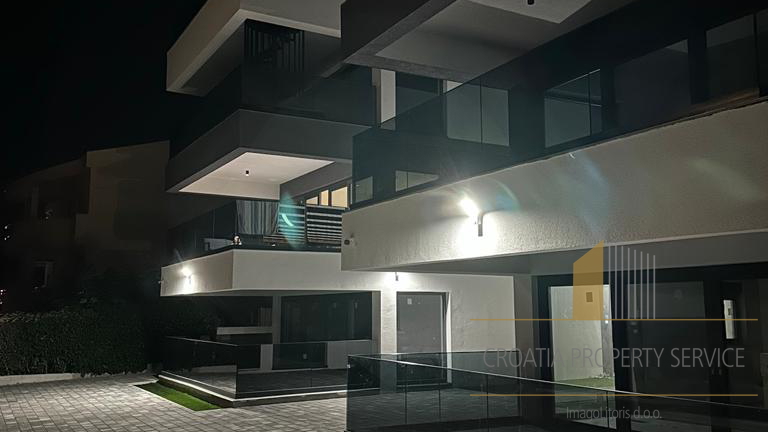 Luksuzni penthouse s krovnom terasom u okolici Zadra!