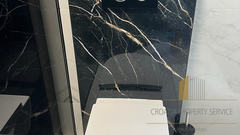 Luksuzni penthouse s krovnom terasom u okolici Zadra!
