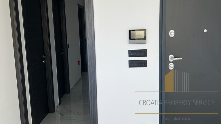 Luksuzni penthouse s krovnom terasom u okolici Zadra!
