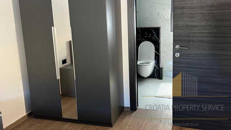 Luksuzni penthouse s krovnom terasom u okolici Zadra!