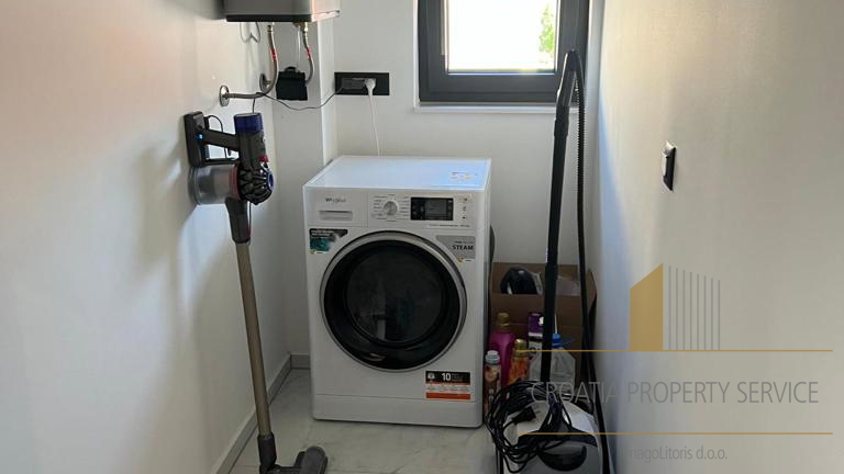 Luksuzni penthouse s krovnom terasom u okolici Zadra!