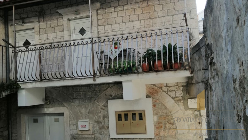 Old stone house in the center of Kaštel Lukšić!