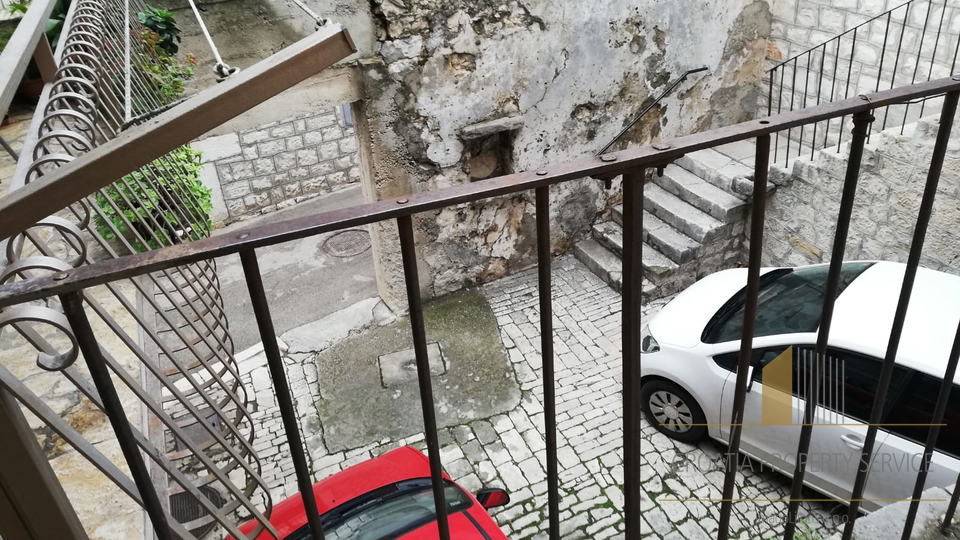 Old stone house in the center of Kaštel Lukšić!