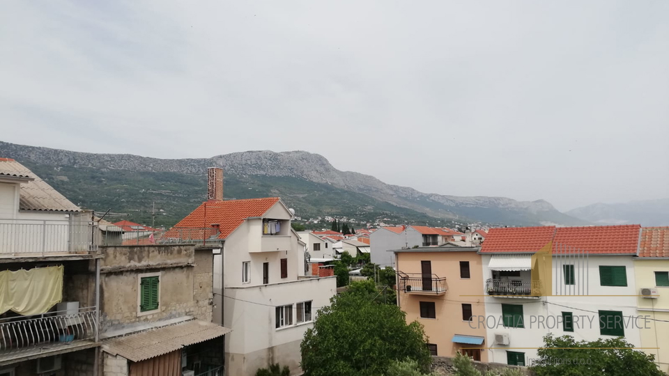 Altes Steinhaus im Zentrum von Kaštel Lukšić!