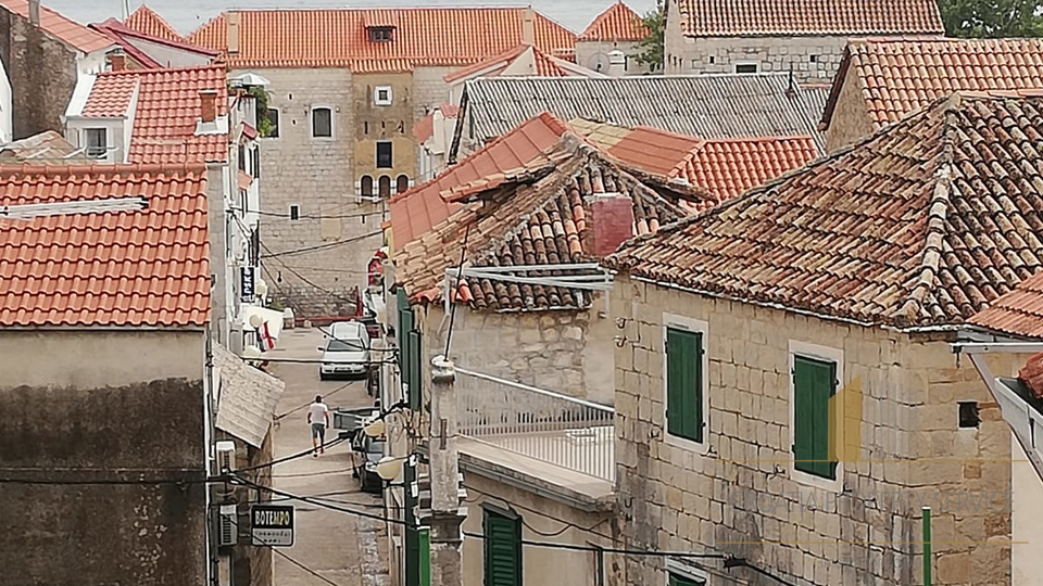 Altes Steinhaus im Zentrum von Kaštel Lukšić!