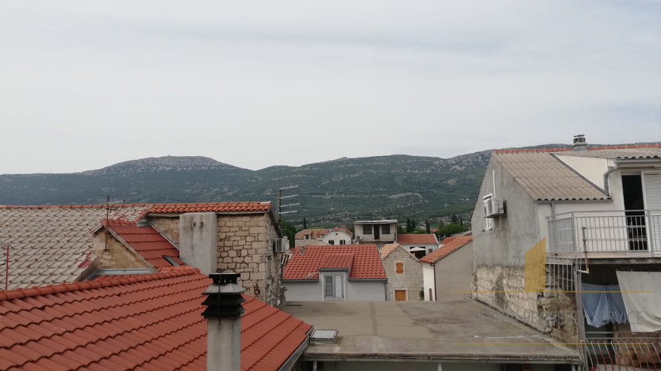 Altes Steinhaus im Zentrum von Kaštel Lukšić!