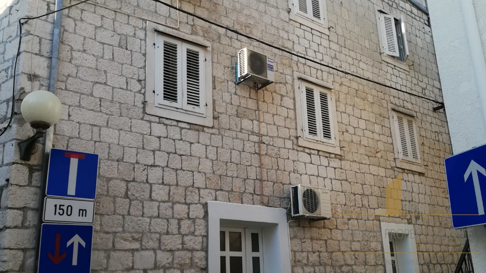 Old stone house in the center of Kaštel Lukšić!