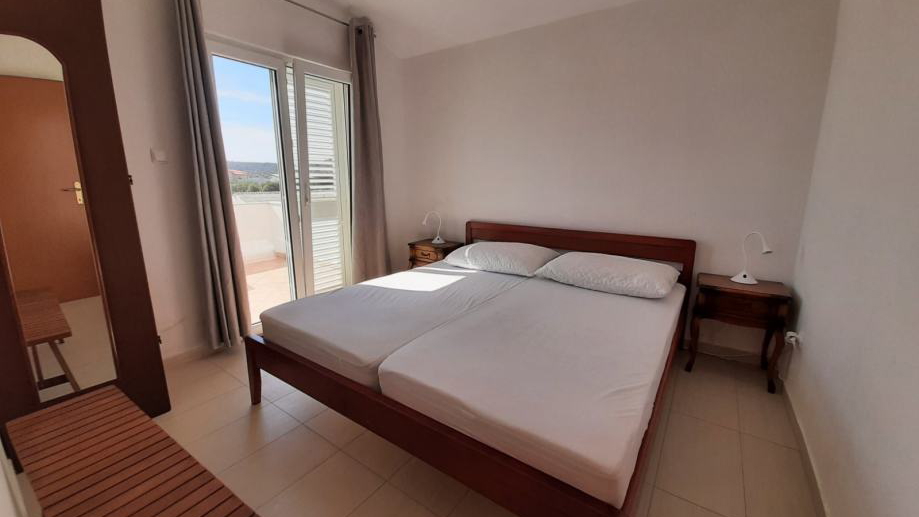 Beautiful villa with a swimming pool and an auxiliary building 150 m from the sea in the vicinity of Rogoznica&excl;