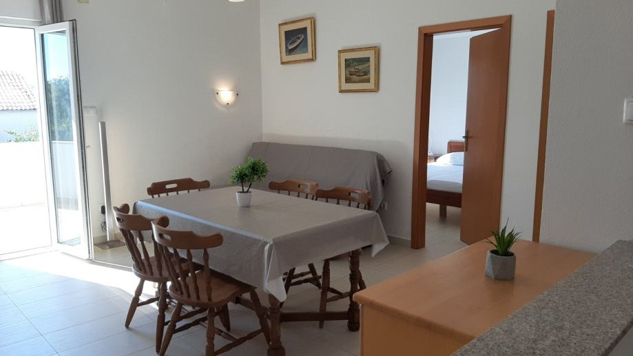 Beautiful villa with a swimming pool and an auxiliary building 150 m from the sea in the vicinity of Rogoznica&excl;