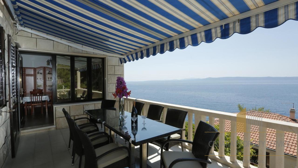 Bellissima casa in pietra a 40 m dal mare a Selca sull'isola di Brač!