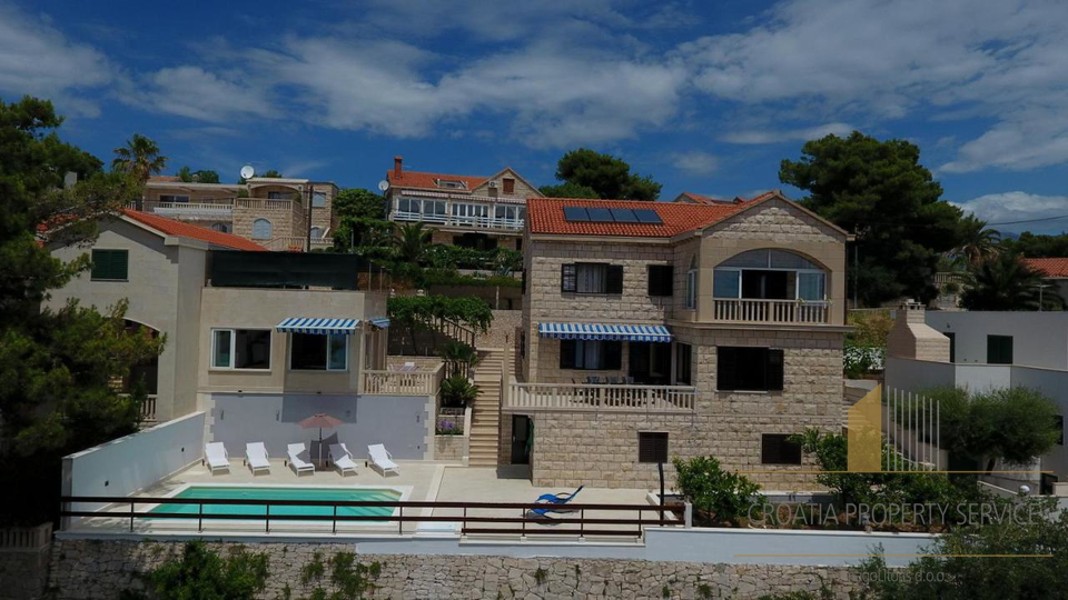 Bellissima casa in pietra a 40 m dal mare a Selca sull'isola di Brač!