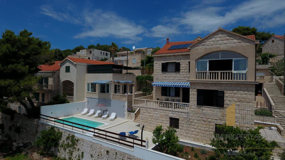 Bellissima casa in pietra a 40 m dal mare a Selca sull'isola di Brač!