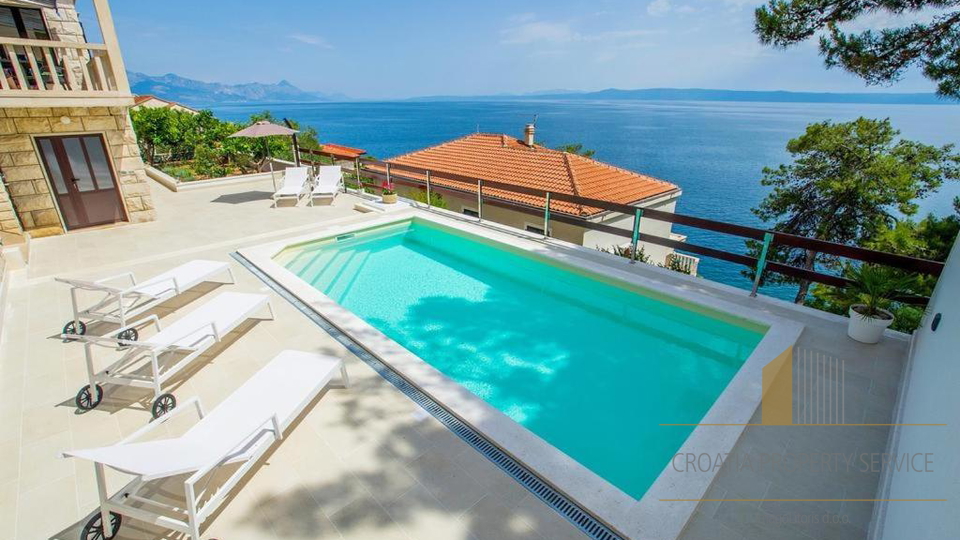 Bellissima casa in pietra a 40 m dal mare a Selca sull'isola di Brač!