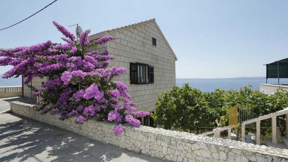Bellissima casa in pietra a 40 m dal mare a Selca sull'isola di Brač!