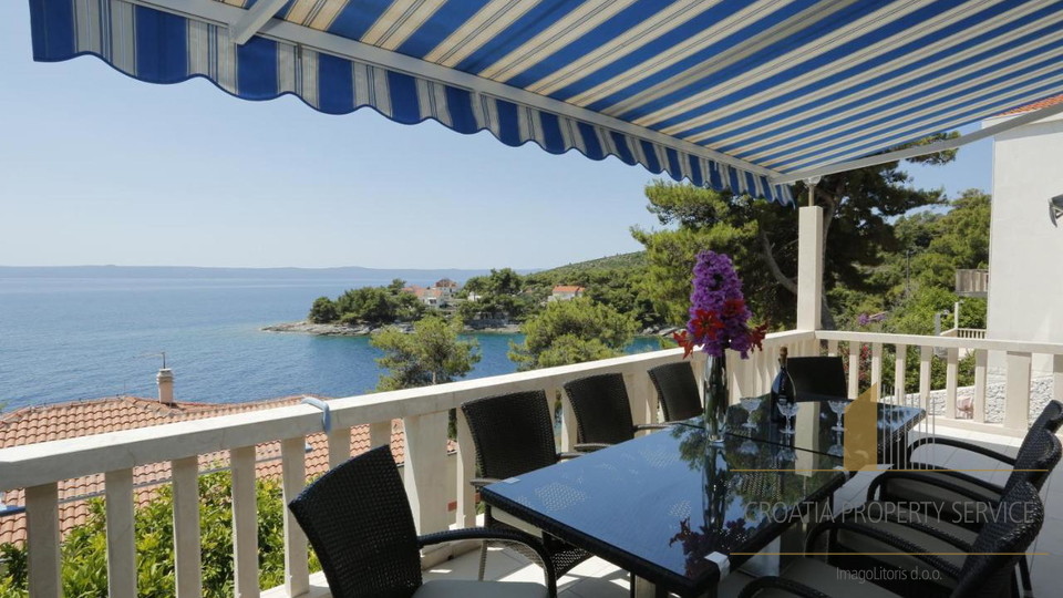 Bellissima casa in pietra a 40 m dal mare a Selca sull'isola di Brač!