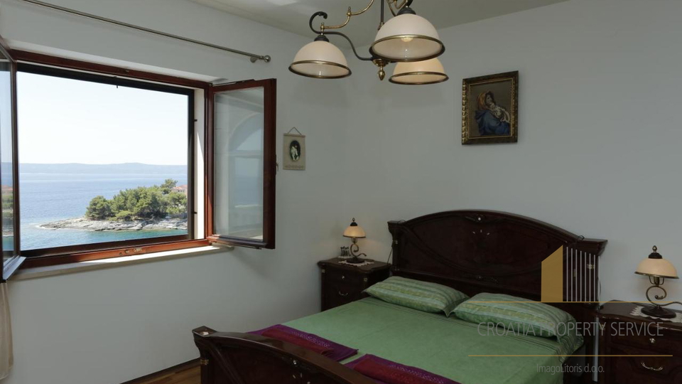Bellissima casa in pietra a 40 m dal mare a Selca sull'isola di Brač!