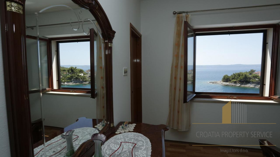 Bellissima casa in pietra a 40 m dal mare a Selca sull'isola di Brač!