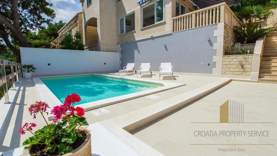 Bellissima casa in pietra a 40 m dal mare a Selca sull'isola di Brač!