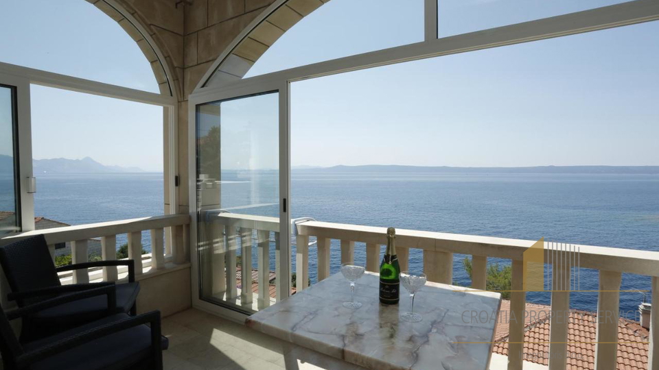 Bellissima casa in pietra a 40 m dal mare a Selca sull'isola di Brač!