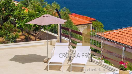 Bellissima casa in pietra a 40 m dal mare a Selca sull'isola di Brač!