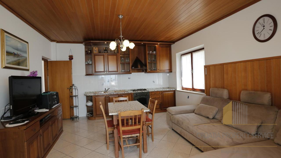 Bellissima casa in pietra a 40 m dal mare a Selca sull'isola di Brač!