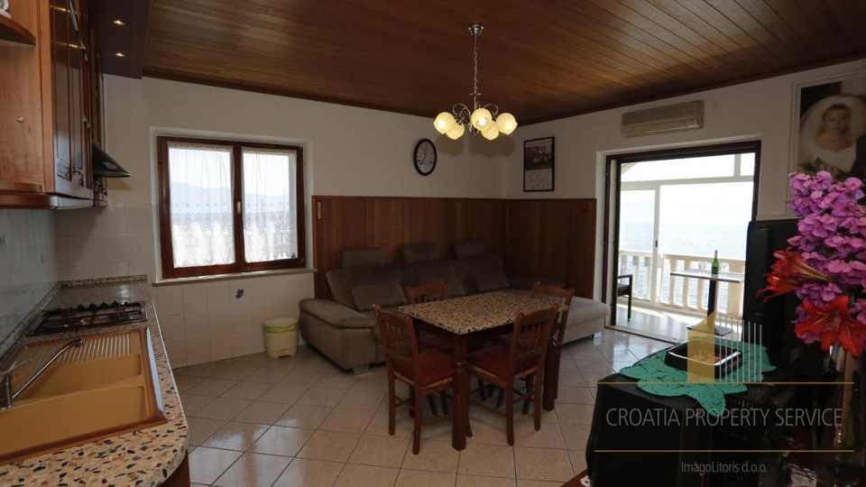Bellissima casa in pietra a 40 m dal mare a Selca sull'isola di Brač!