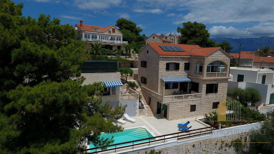 Bellissima casa in pietra a 40 m dal mare a Selca sull'isola di Brač!