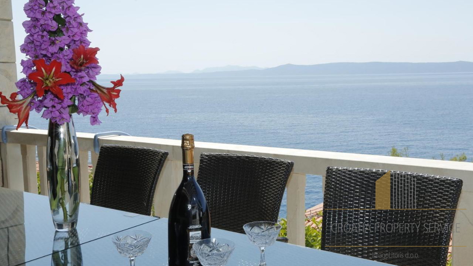 Bellissima casa in pietra a 40 m dal mare a Selca sull'isola di Brač!