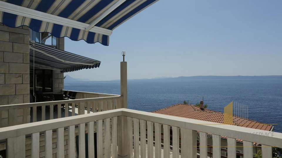 Bellissima casa in pietra a 40 m dal mare a Selca sull'isola di Brač!