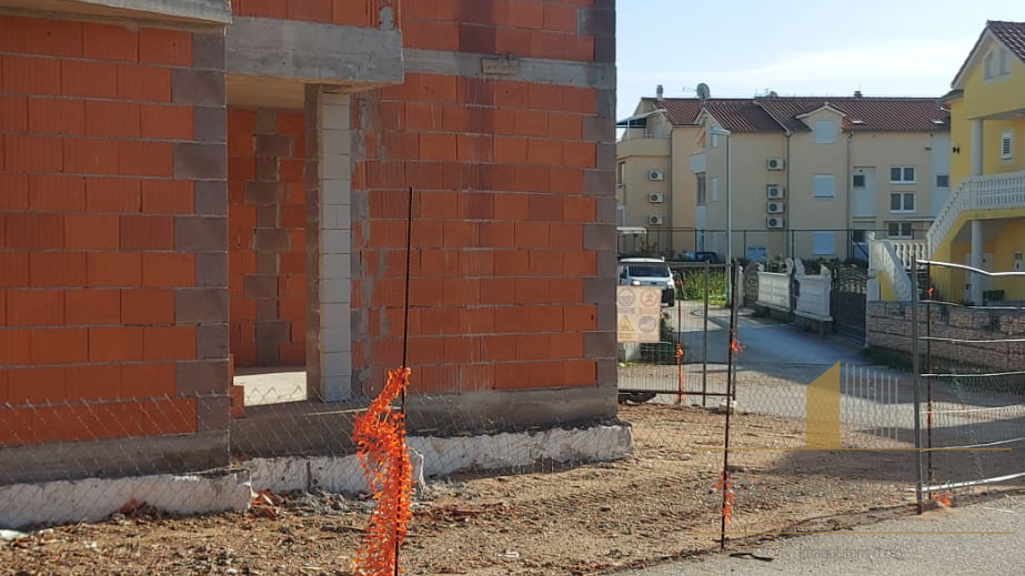 Elegant semi-detached house of 200m2 under construction - Vodice!