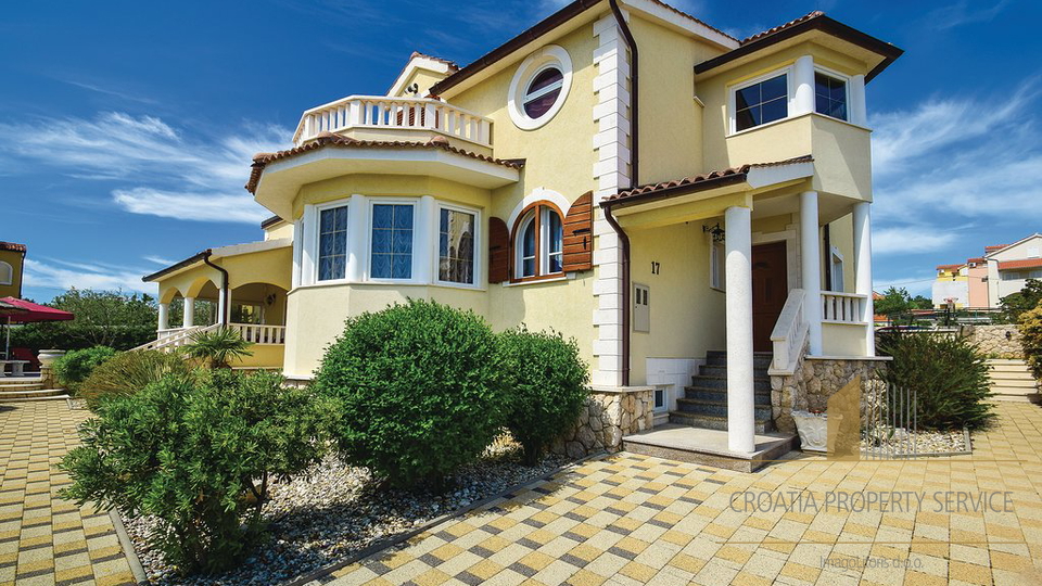 An attractive villa with a pool and a beautiful garden in Vodice!