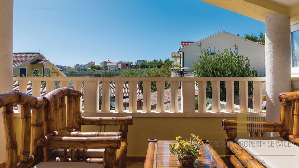 An attractive villa with a pool and a beautiful garden in Vodice!