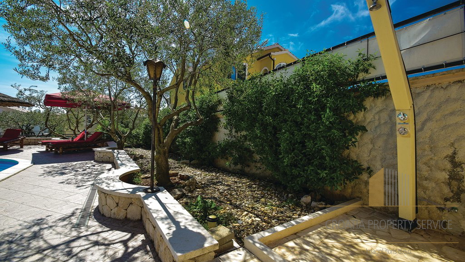 An attractive villa with a pool and a beautiful garden in Vodice!