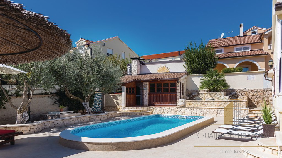 An attractive villa with a pool and a beautiful garden in Vodice!