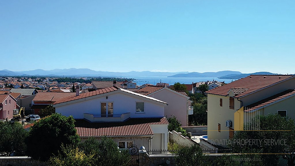 An attractive villa with a pool and a beautiful garden in Vodice!