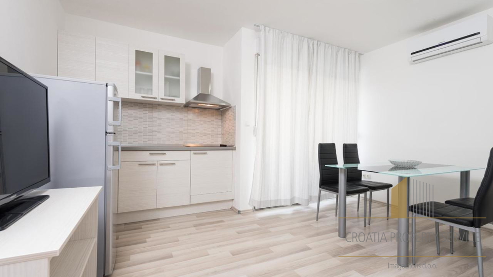 Urbana apartmanska vila s pogledom na more u okolici Splita!