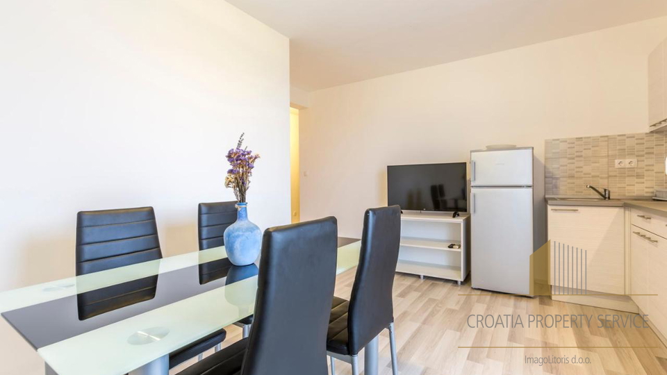 Urbana apartmanska vila s pogledom na more u okolici Splita!