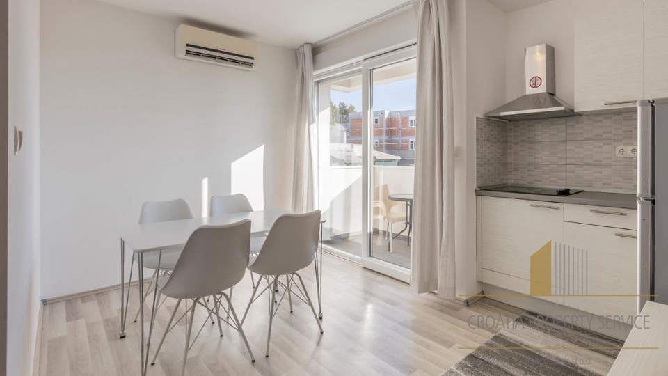 Urbana apartmanska vila s pogledom na more u okolici Splita!