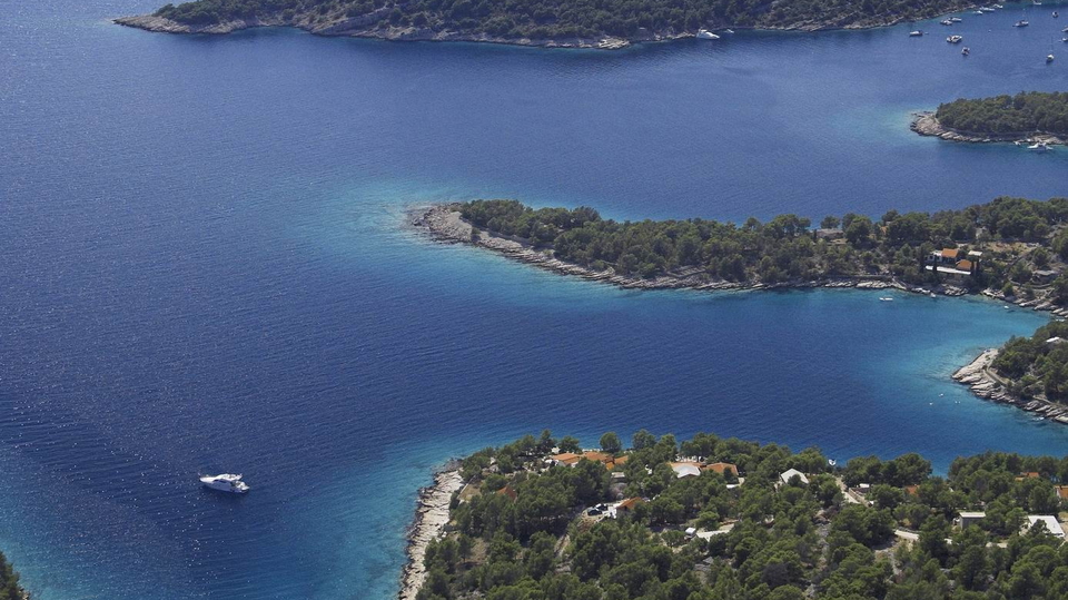 Luksuzna mediteranska vila v prvi vrsti ob morju na otoku Bra&ccaron;u&excl;
