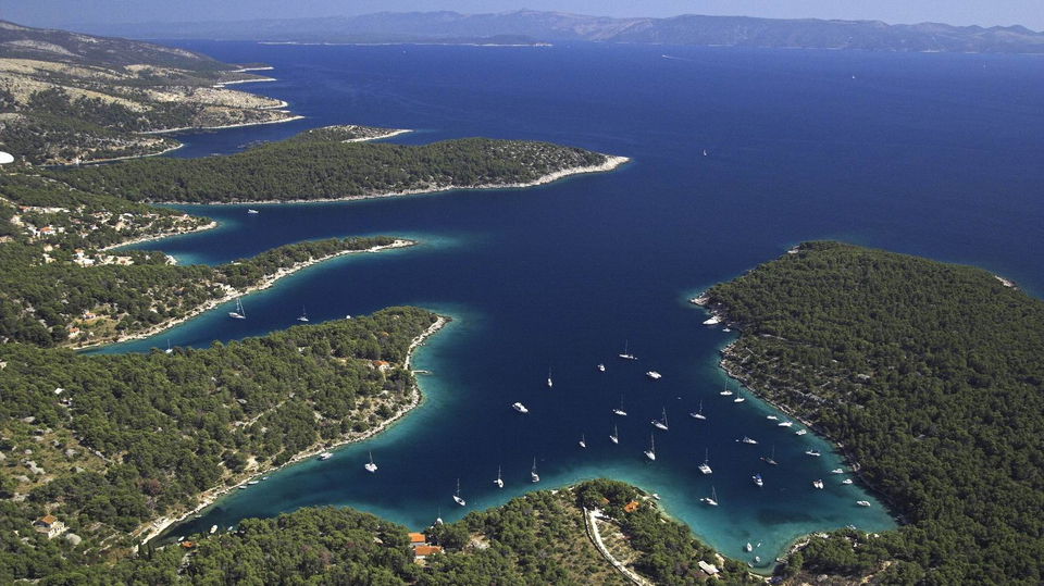 Luksuzna mediteranska vila v prvi vrsti ob morju na otoku Bra&ccaron;u&excl;