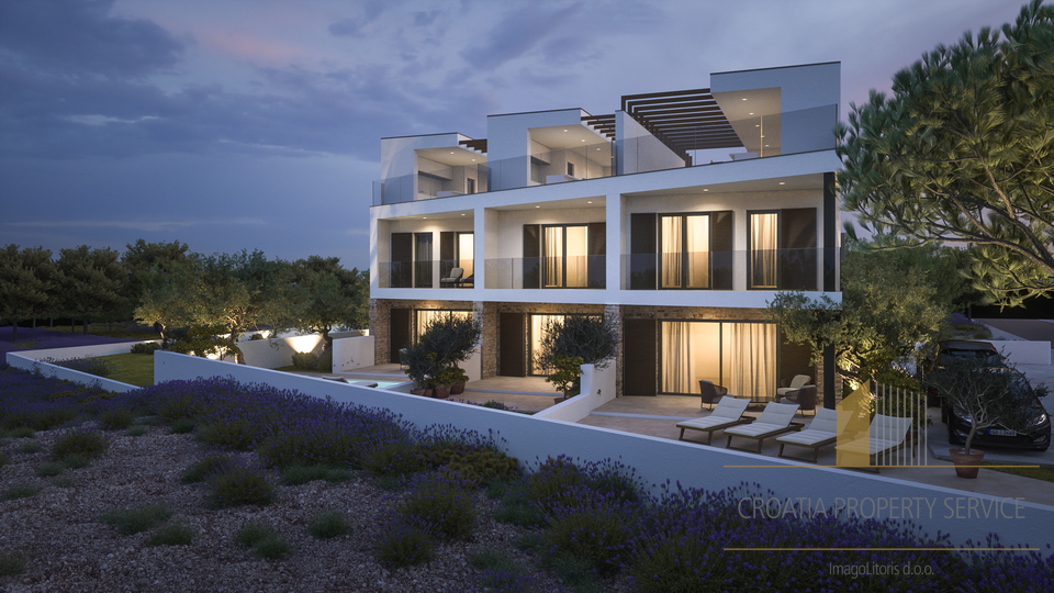 Luxurious two-story apartment in a triplex villa near the sea - Tribunj!