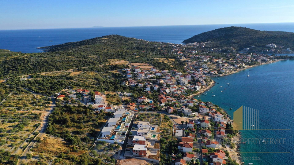 Luksuzna vila s pogledom na morje v bližini Rogoznice!